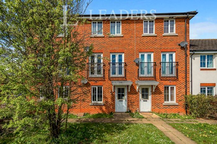 5 Bedroom Terraced House To Rent In Cunningham Avenue, AL10