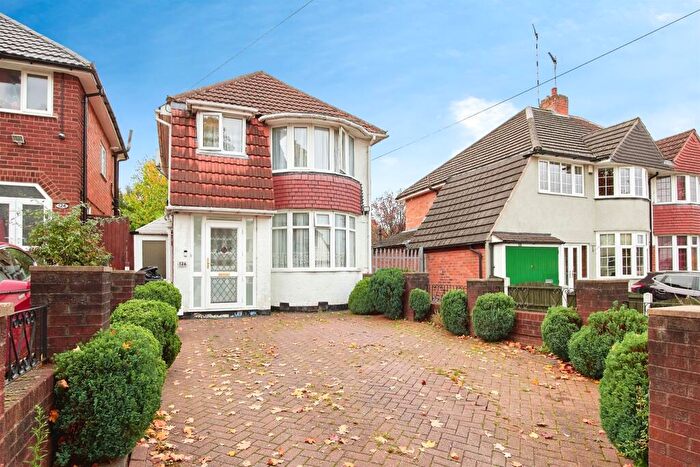 3 Bedroom Detached House For Sale In Yarningale Road, Birmingham, B14