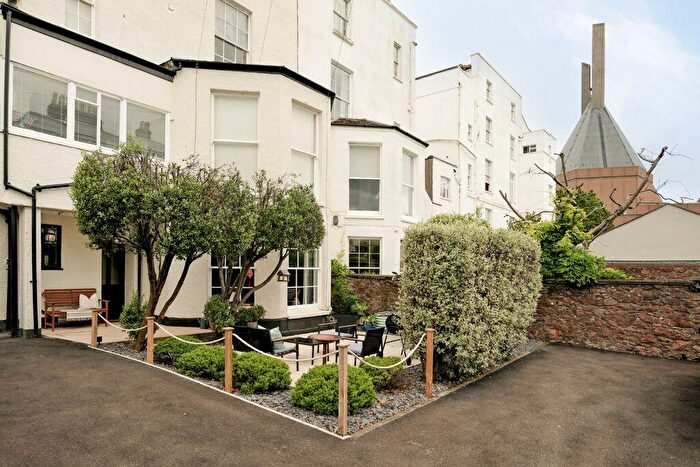 2 Bedroom Apartment For Sale In Buckingham Vale | Clifton, BS8