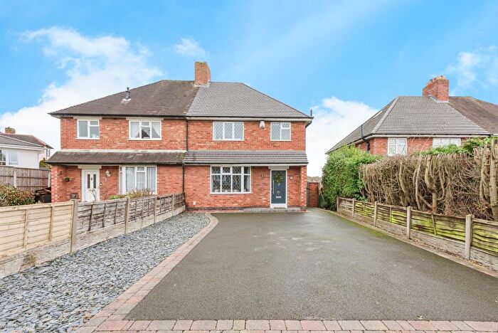 3 Bedroom Semi-Detached House For Sale In Parkfield Crescent, Tamworth, B77