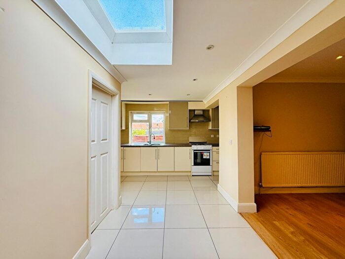 4 Bedroom Semi-Detached House To Rent In Cres Road, London, NW2