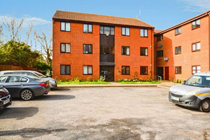 2 Bedroom Flat For Sale In Honeywood Close, Portsmouth, Hampshire, PO3