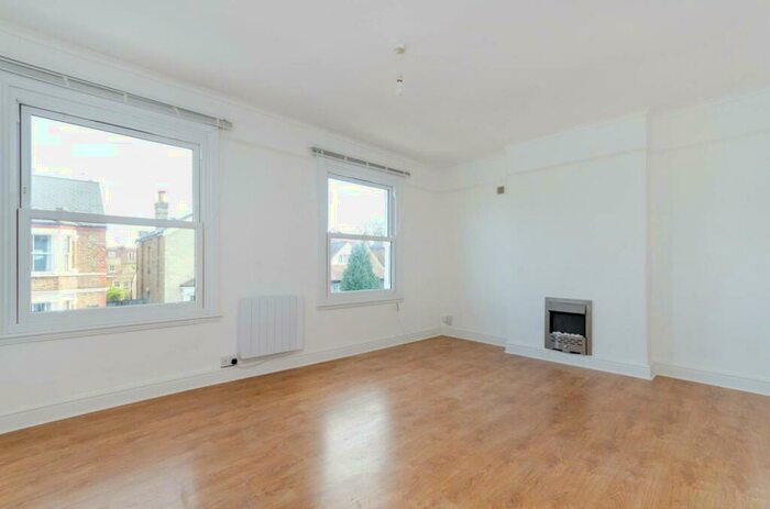 2 Bedroom Flat To Rent In Montem Road, New Malden, KT3