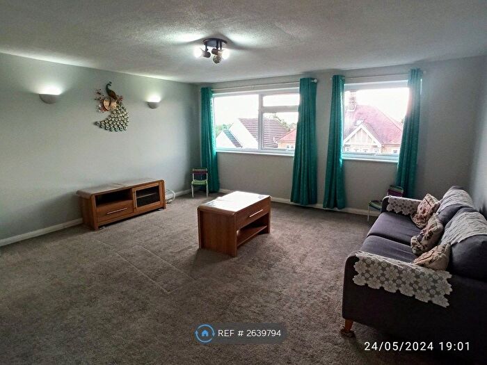 2 Bedroom Flat To Rent In Pinner View, Harrow, HA1