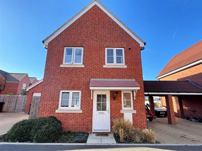 3 Bedroom Detached House For Sale In Speedwell Crescent, Chelmsford, CM1