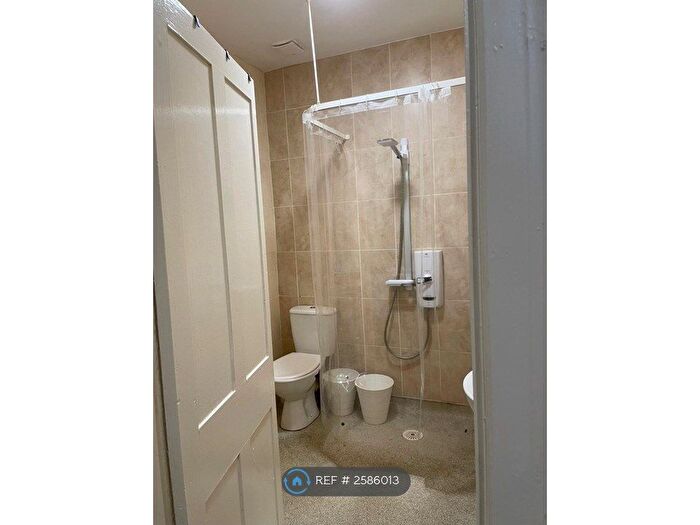 2 Bedroom Flat To Rent In Alexandra Parade, Glasgow, G31
