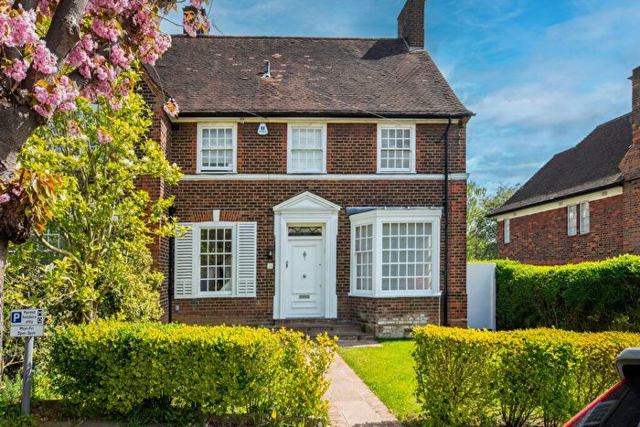 4 Bedroom Semi Detached House To Rent In Gurney Drive, Hampstead Garden Suburb, London, N2