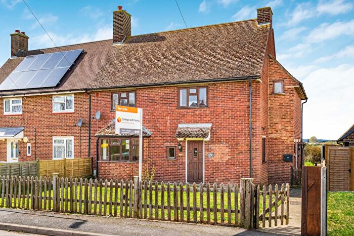 3 Bedroom Semi Detached House For Sale In Dukes Close, Shabbington, Aylesbury, Buckinghamshire, HP18