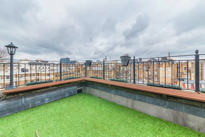 3 Bedroom Flat To Rent In Lancaster House, - Lancaster Gate, Paddington, London, W2