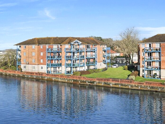 2 Bedroom Apartment For Sale In Quayside Road, Southampton, Hampshire, SO18