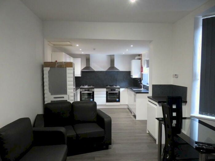 6 Bedroom End Of Terrace House To Rent In Rothesay Avenue, Nottingham, Nottinghamshire, NG7