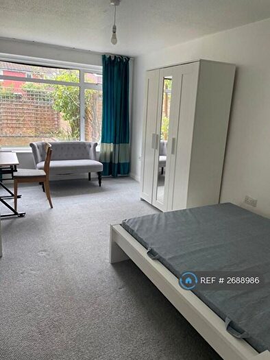 4 Bedroom Terraced House To Rent In Smith Street, Kingston, KT5