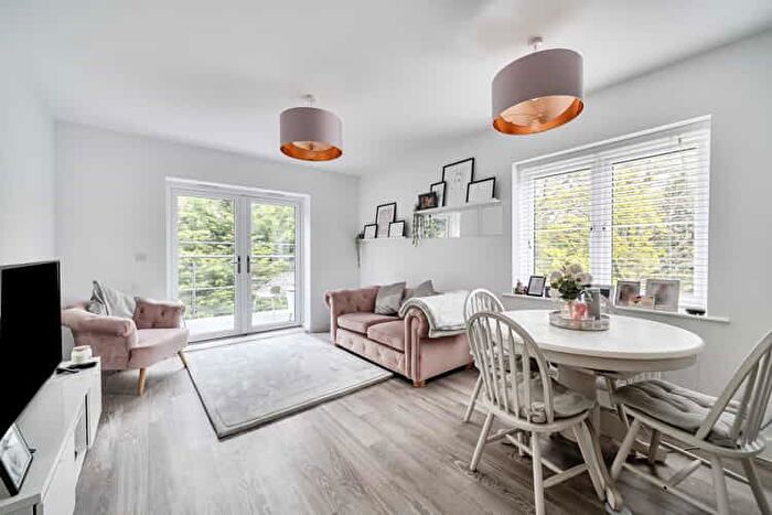 2 Bedroom Flat For Sale In Watermint Place, Bracknell, Berkshire, RG12