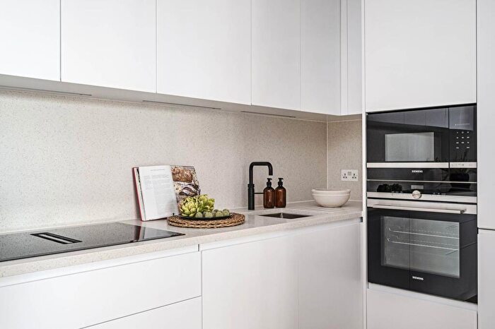 1 Bedroom Flat To Rent In Mapple Path, Hackney Downs, London, E5