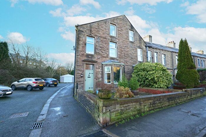 4 Bedroom Terraced House For Sale In Gisburn Road, Barnoldswick, BB18