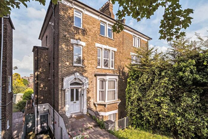 2 Bedroom Flat For Sale In Ravensbourne Park, Catford, London, SE6