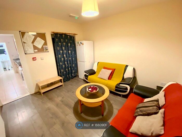 6 Bedroom Terraced House To Rent In De Beauvoir Road, Reading, RG1