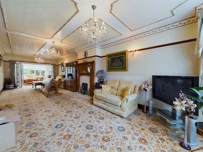 7 Bedroom Detached House To Rent In Montrose Road, Sheffield, S7