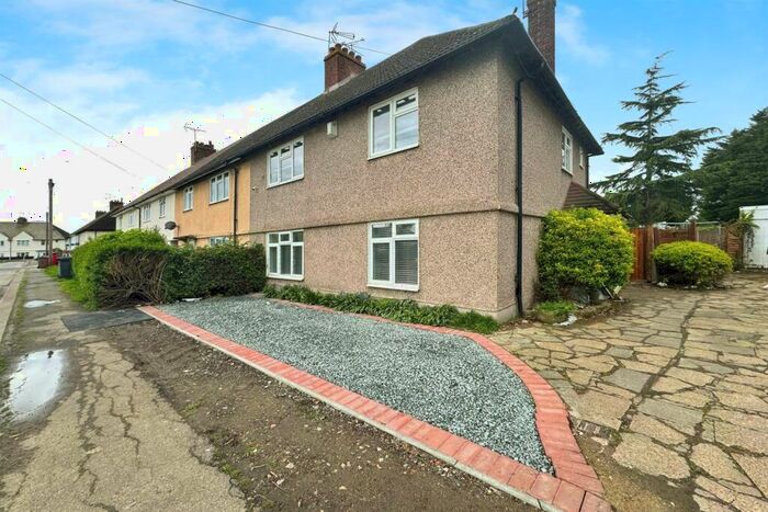 3 Bedroom Semi-Detached House To Rent In Wren Walk, RM18