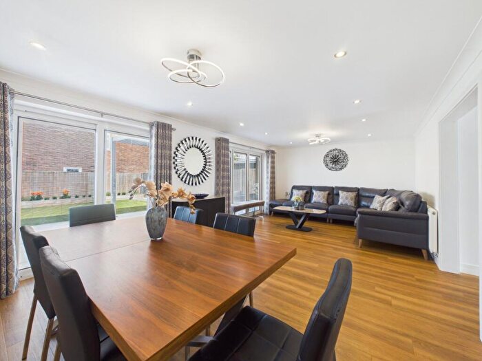 5 Bedroom Detached House To Rent In Ballard Green, Windsor, Berkshire, SL4