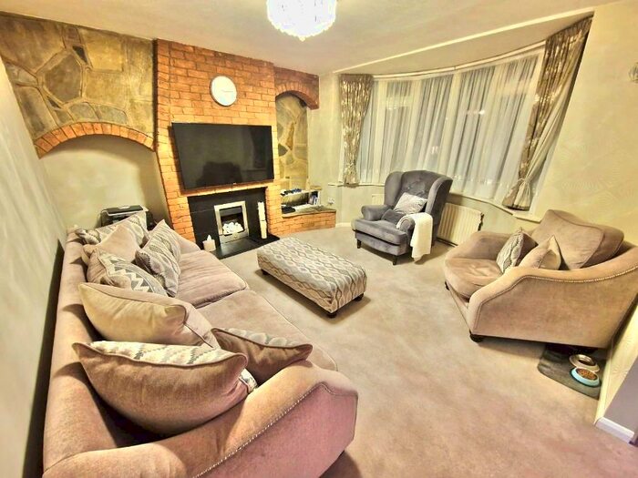 3 Bedroom Semi-Detached House To Rent In Wintersdale Road, Leicester, LE5