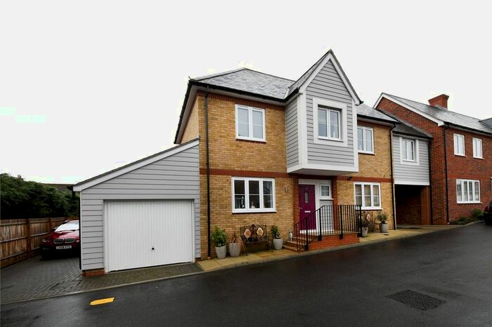 4 Bedroom Detached House To Rent In Ashford Place, Broomfield, CM1