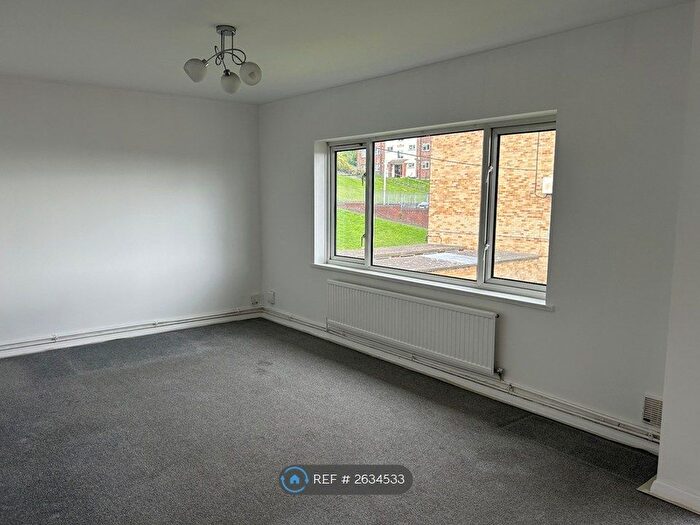 2 Bedroom Flat To Rent In Sunderland Close, Medway, ME1