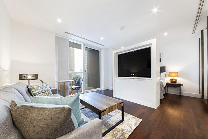 Flat To Rent In Harbour Way, Canary Wharf, E14