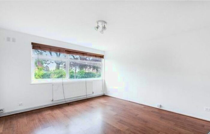2 Bedroom Flat To Rent In Brunswick House, Dollis Avenue, Finchley, N3