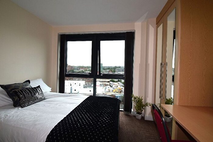 3 Bedroom Flat To Rent In Fitzwilliam Street, Sheffield, S1