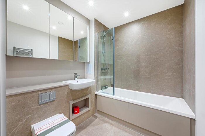 2 Bedroom Apartment To Rent In Hendon Waterside, London, NW9
