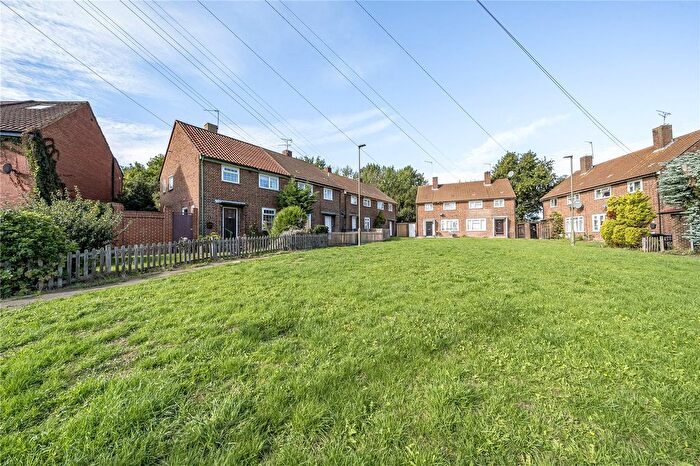 3 Bedroom Semi-Detached House For Sale In George Crescent, London, N10