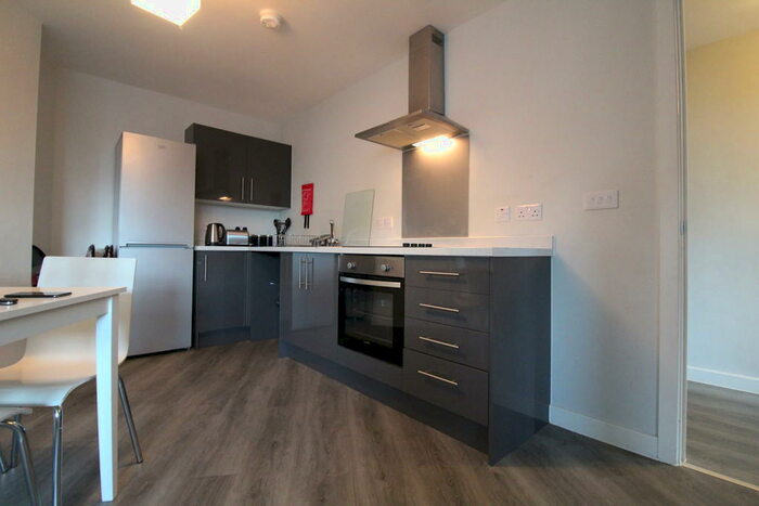 2 Bedroom Apartment To Rent In East Street, Leeds, LS9