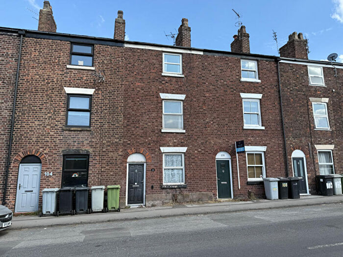 4 Bedroom Terraced House For Sale In Bond Street, Macclesfield, Cheshire, SK11