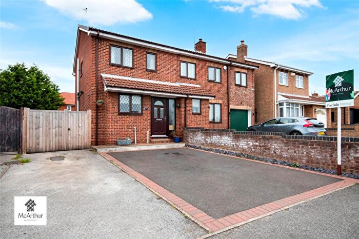 3 Bedroom Semi-Detached House For Sale In Grange View, Harworth And Bircotes, Doncaster, South Yorkshire, DN11