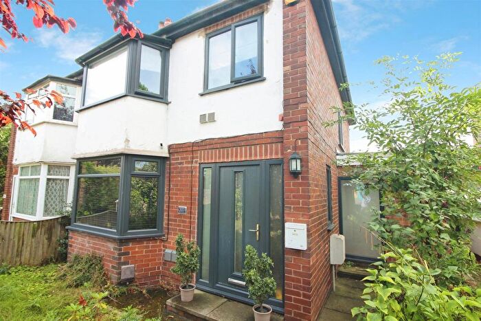 3 Bedroom Semi Detached House For Sale In Leeds Road, Rothwell, Leeds, LS26