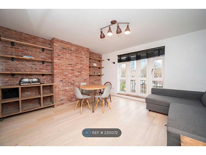 3 Bedroom Flat To Rent In Wimbourne Street, London, N1
