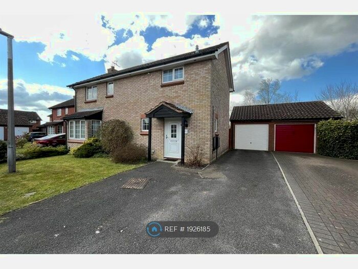 3 Bedroom Detached House To Rent In Downland Road, Swindon, SN2