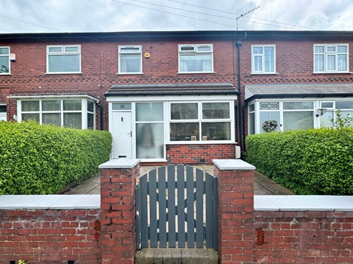 3 Bedroom Town House To Rent In Thornham Lane, Royton, OL2