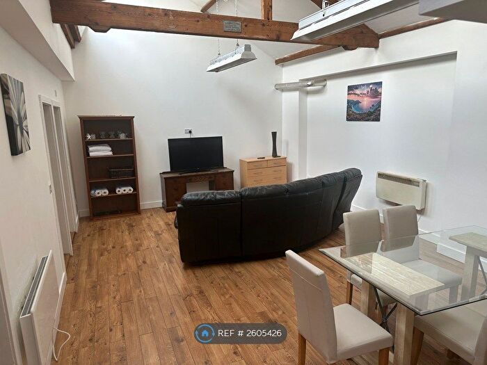 3 Bedroom Flat To Rent In Otley Rd, Bradford, BD3