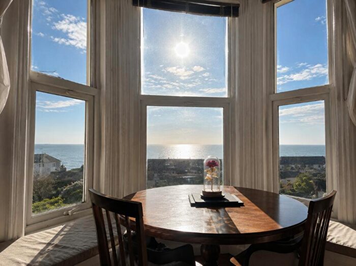 1 Bedroom Flat For Sale In The Crescent, Folkestone, Sandgate, CT20