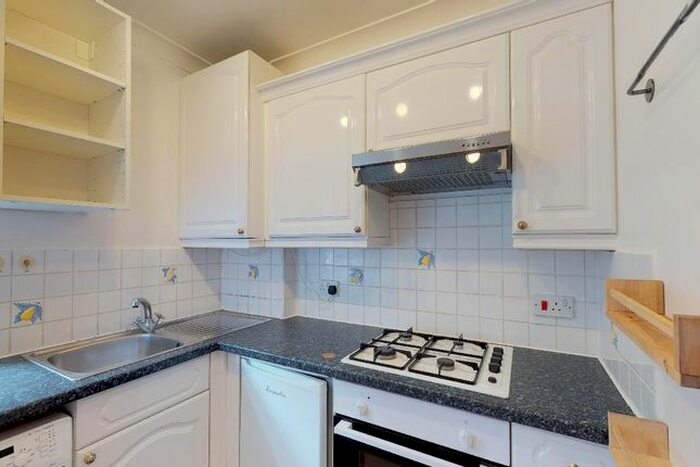 2 Bedroom Flat To Rent In Oakhill Road, London, SW15