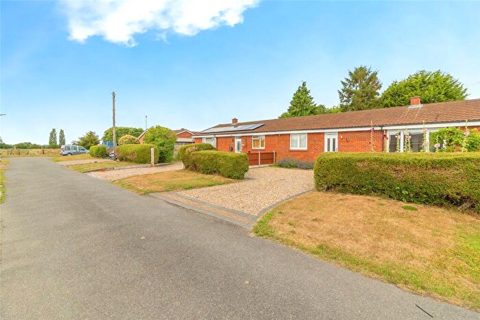 3 Bedroom Bungalow For Sale In The Close, Bierton, Aylesbury, HP22