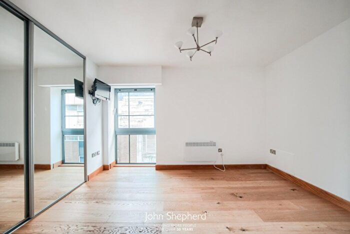 3 Bedroom Flat For Sale In Islington Gates, Newhall Street, Birmingham, B3