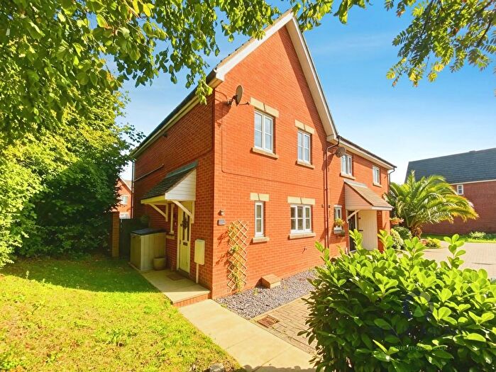 3 Bedroom End Terrace House For Sale In Anatase Close, Sittingbourne, Kent, ME10