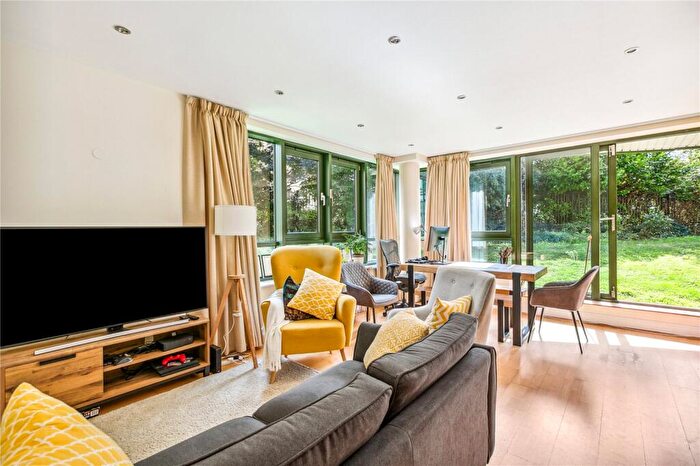 2 Bedroom Flat For Sale In Brasenose Drive, Barnes, SW13