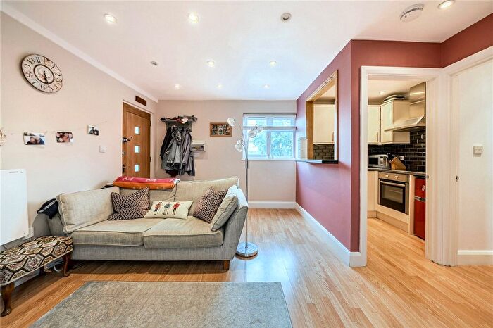 1 Bedroom Flat For Sale In Brewery Lane, Byfleet, West Byfleet, Surrey, KT14