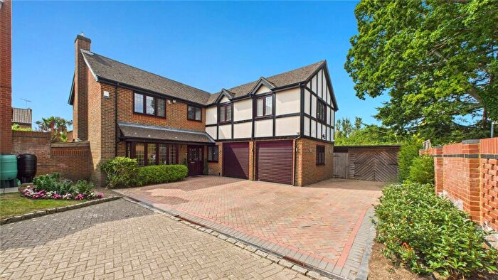 5 Bedroom Detached House For Sale In Bishops Grove, Windlesham, Surrey, GU20