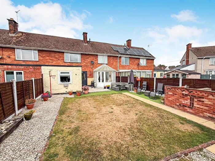 3 Bedroom Terraced House For Sale In Coronation Drive, Chirk, Wrexham, LL14
