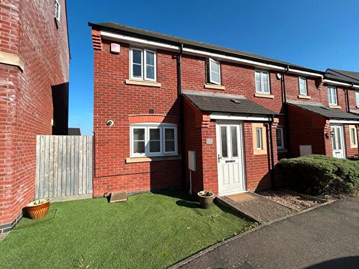 3 Bedroom End Of Terrace House For Sale In Long Meadow Way, Birstall, Leicester, LE4